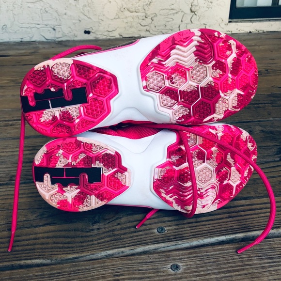 LIMITED NIKE LeBron Soldier lx Breast Cancer - Picture 4 of 4